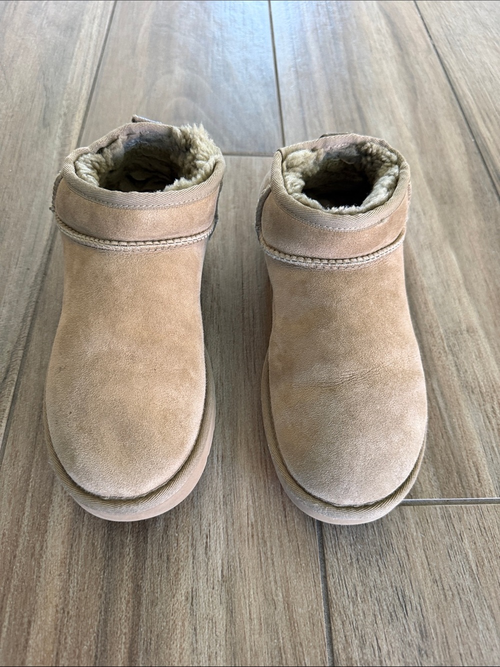 Women’s UGG Classic Ultra Mini Suede Fleece-Lined Ankle Boots. Chestnut, size 8